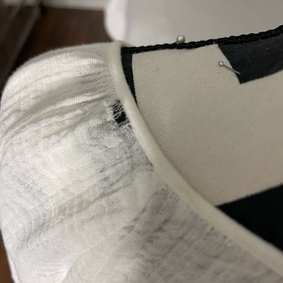 Boho style relaxed 100% cotton top, with silver thread detail. - Picture 5 of 9